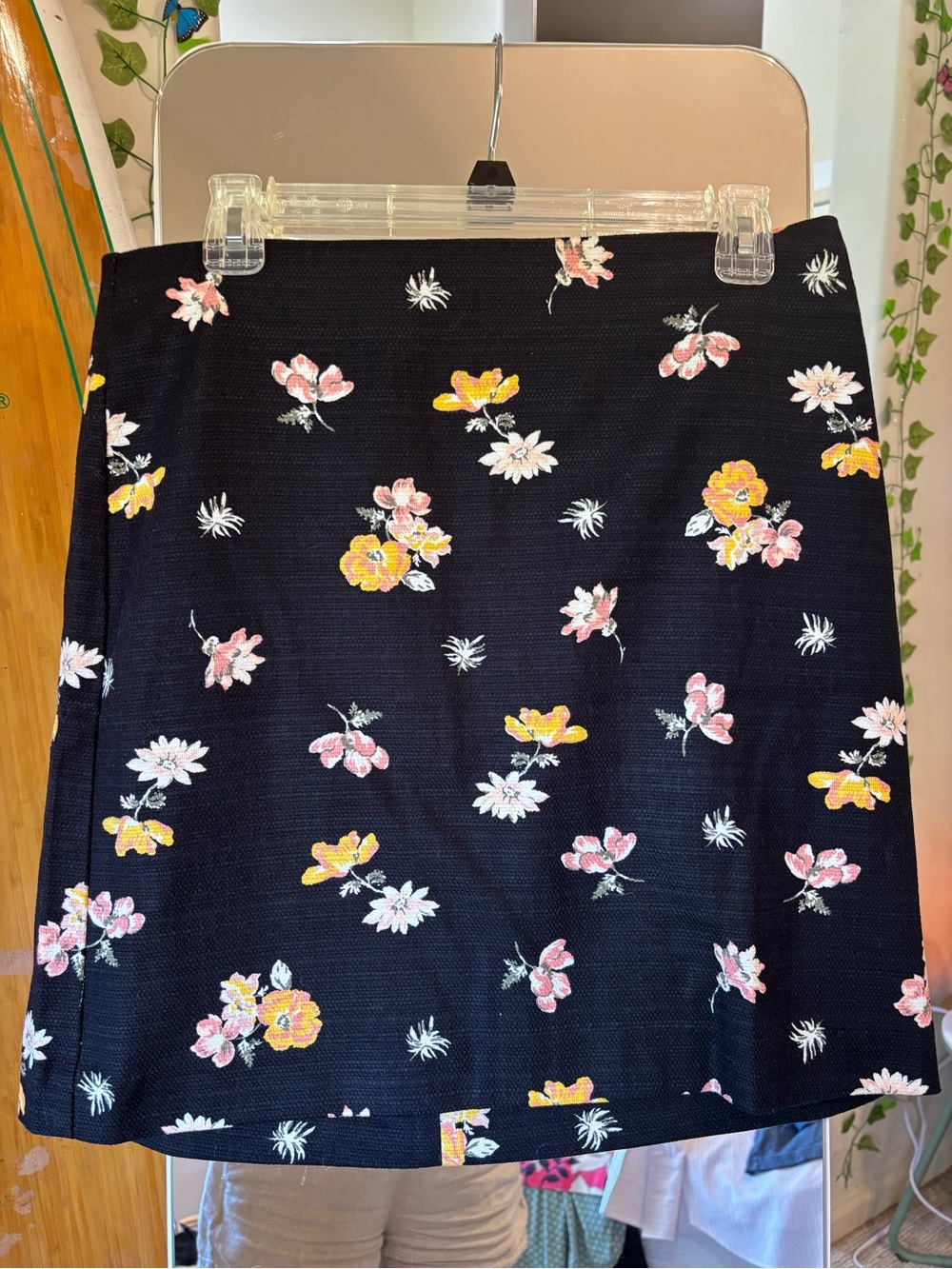 LOFT outlet fun Black Mini Skirt with Pink & Yellow Floral Print size 8 cotton